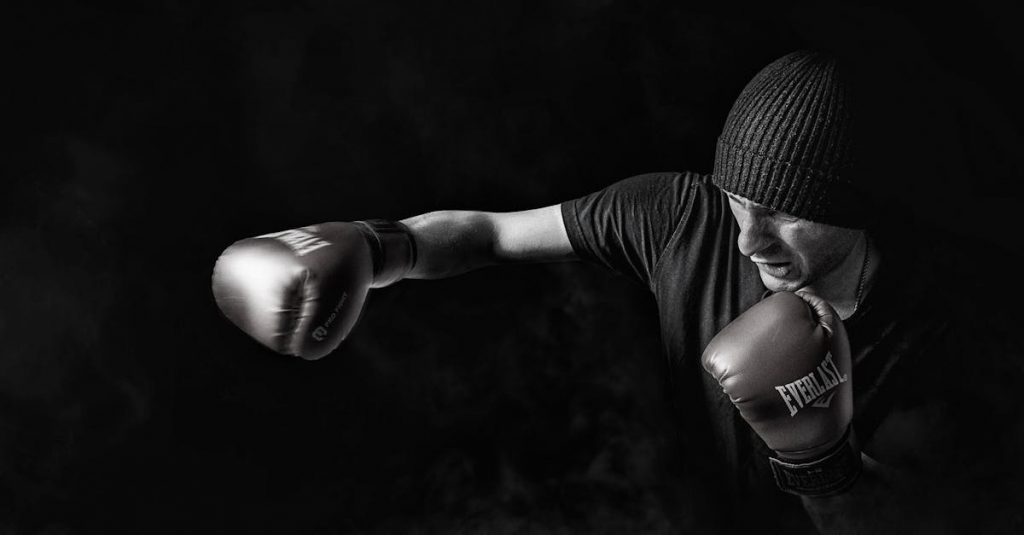 Featured image for How Logan Pauls Fight with Mayweather Redefined Celebrity Boxing Events